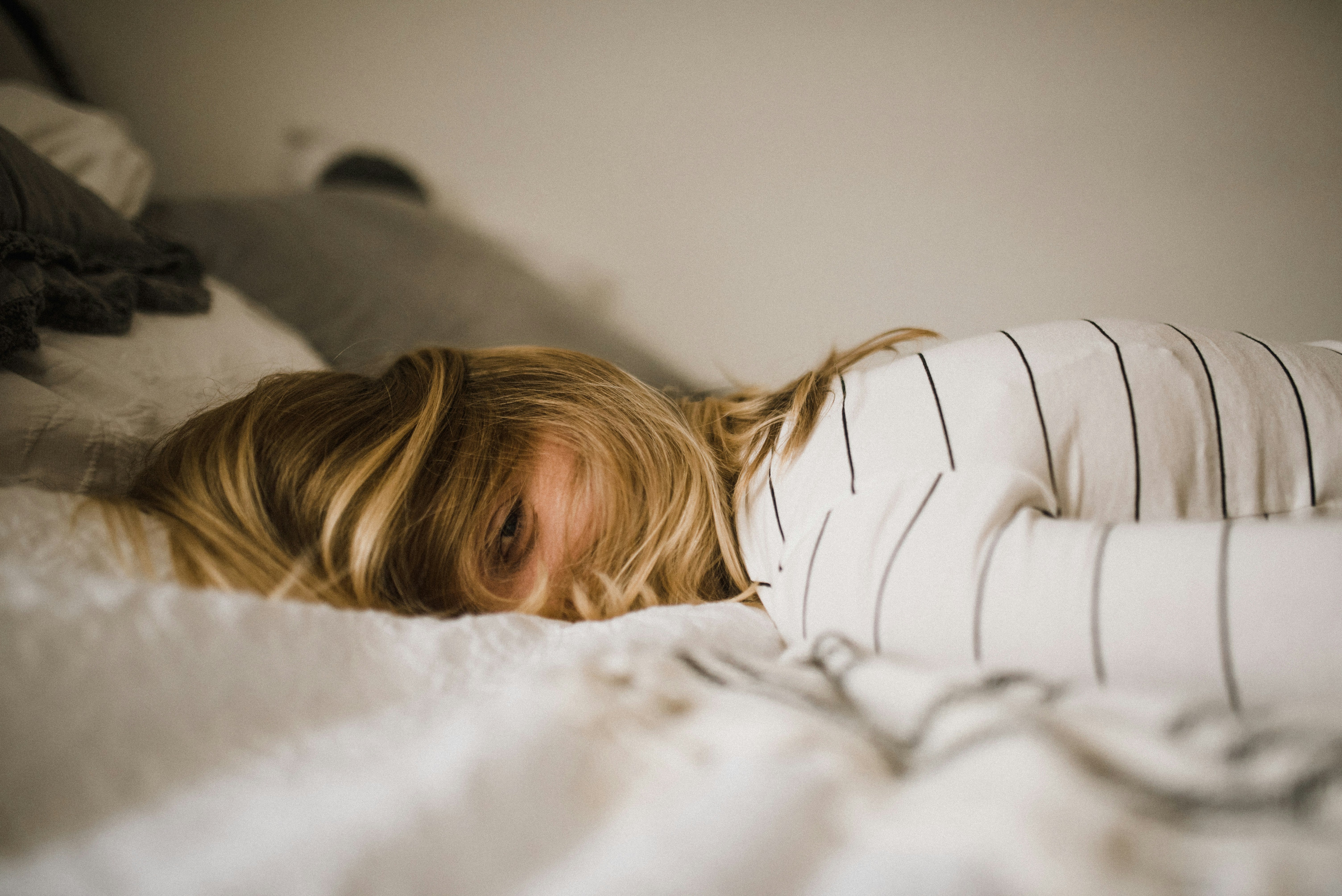 Symptoms of microbiome burnout including digestive issues and brain fog